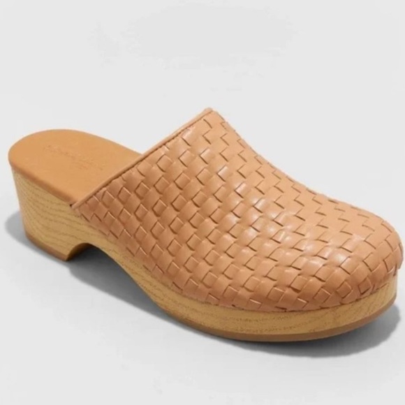 *DONATED* NWT Magnolia Wood Block Heeled Clogs Mule Slip On Woven Light Brown - Picture 1 of 15